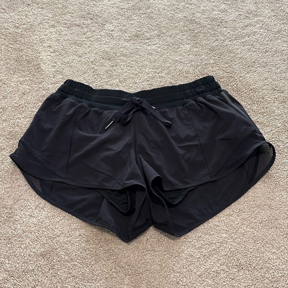 Lululemon Hotty Hot Short, size 6